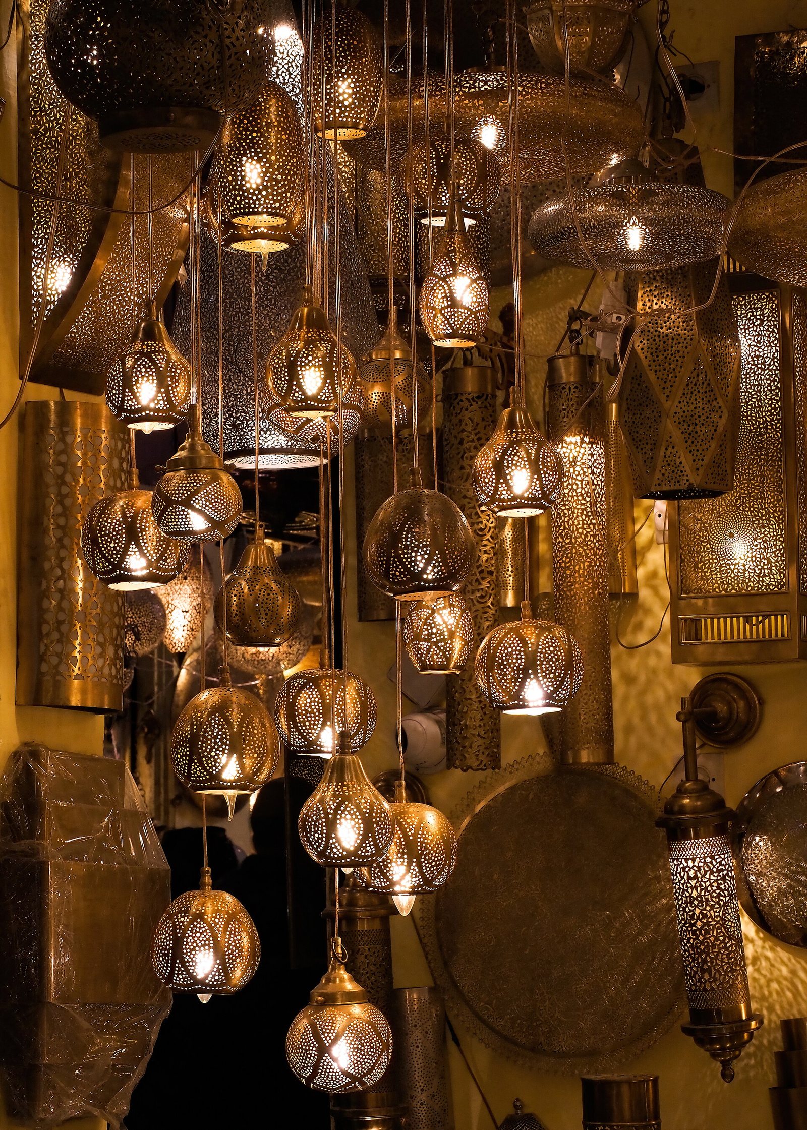 Souk Shopping Tour with Guide thumbnail 4